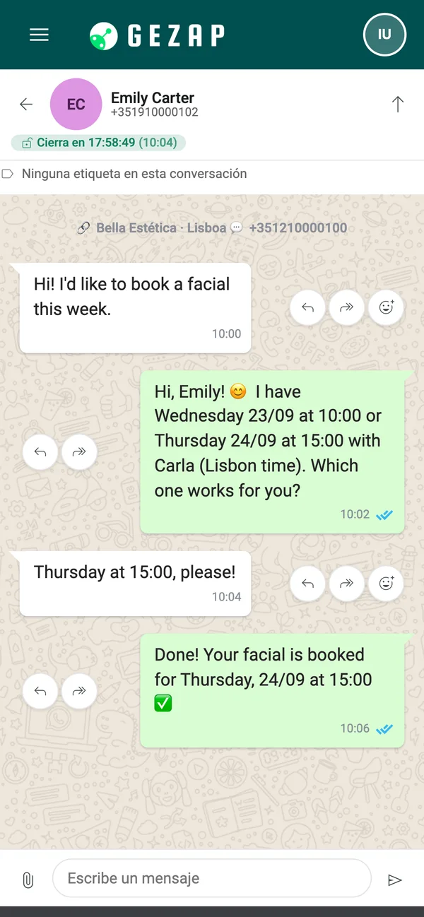Celular con la misma conversación en otro idioma, mostrando a la recepcionista respondiendo en el idioma de cada cliente