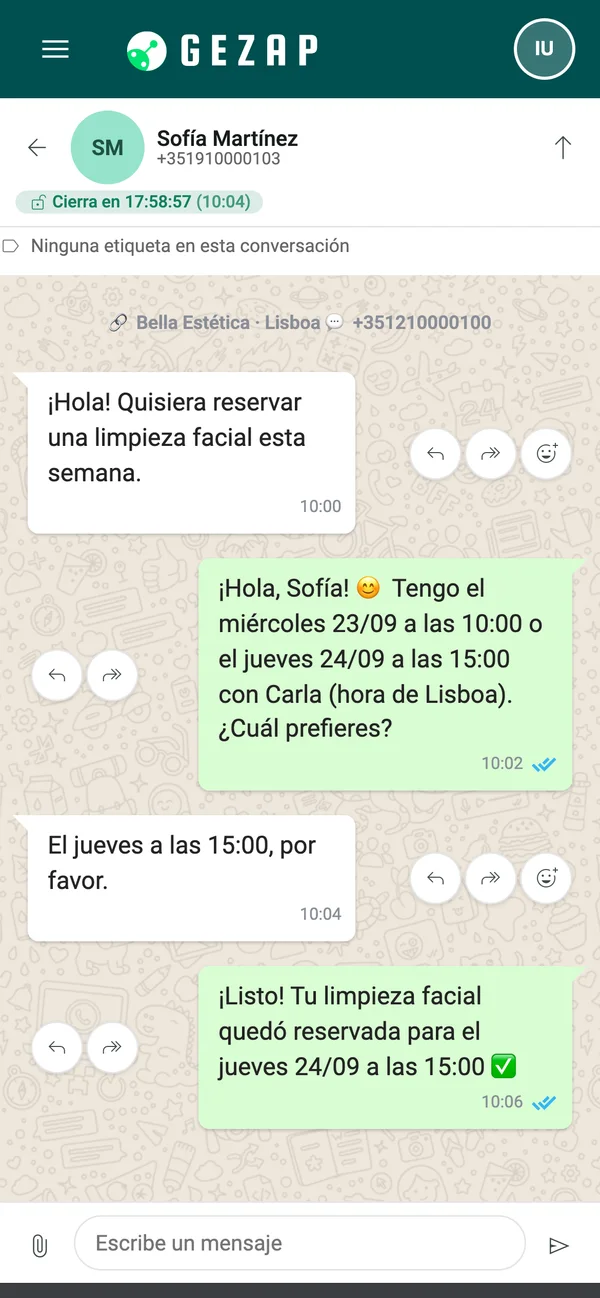 Celular con la conversación en la que la clienta escribe en su idioma y la recepcionista con IA responde y agenda en el mismo idioma