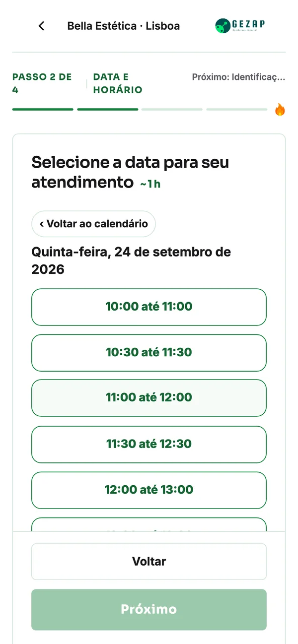 Celular com a página pública de agendamento da unidade de Lisboa, mostrando os horários no fuso de Lisboa